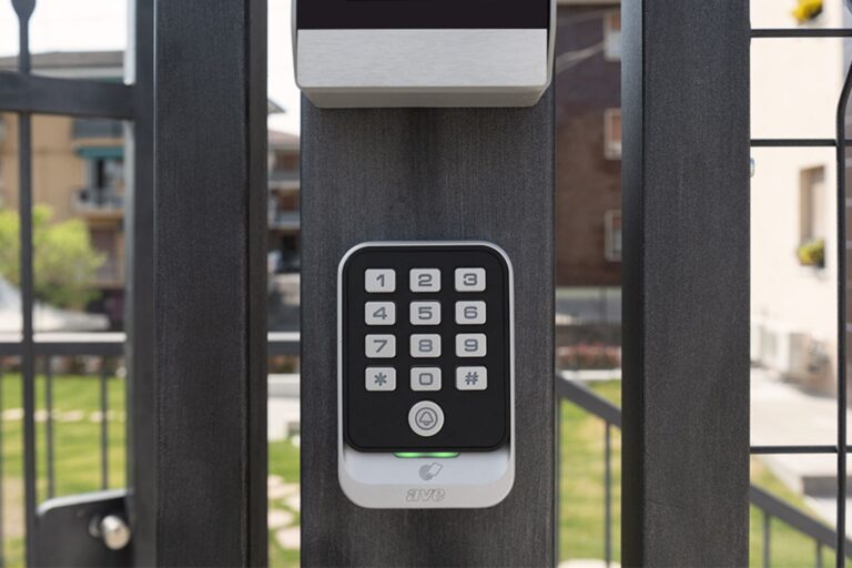 L’accesso diventa intelligente con i tastierini numerici AVE