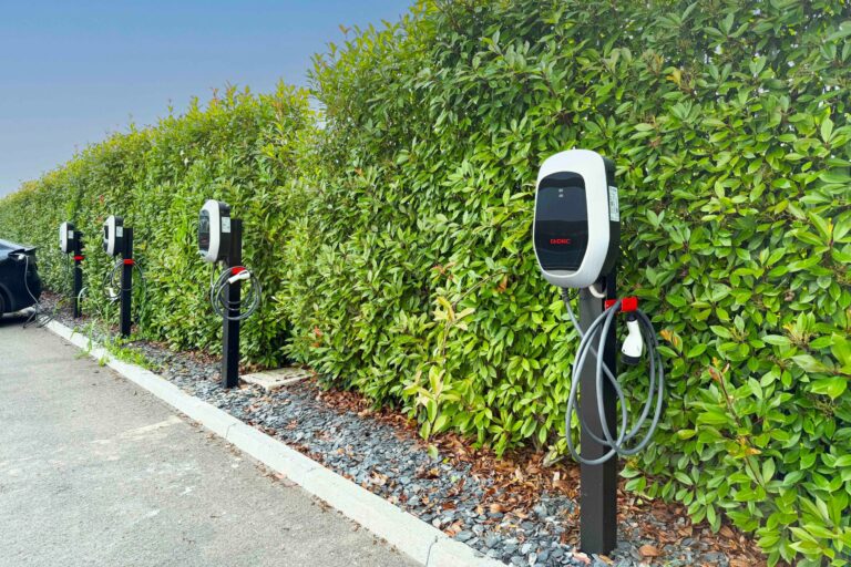 Il Gruppo DKC Europe porta l’energia intelligente nel cuore della Motor Valley
